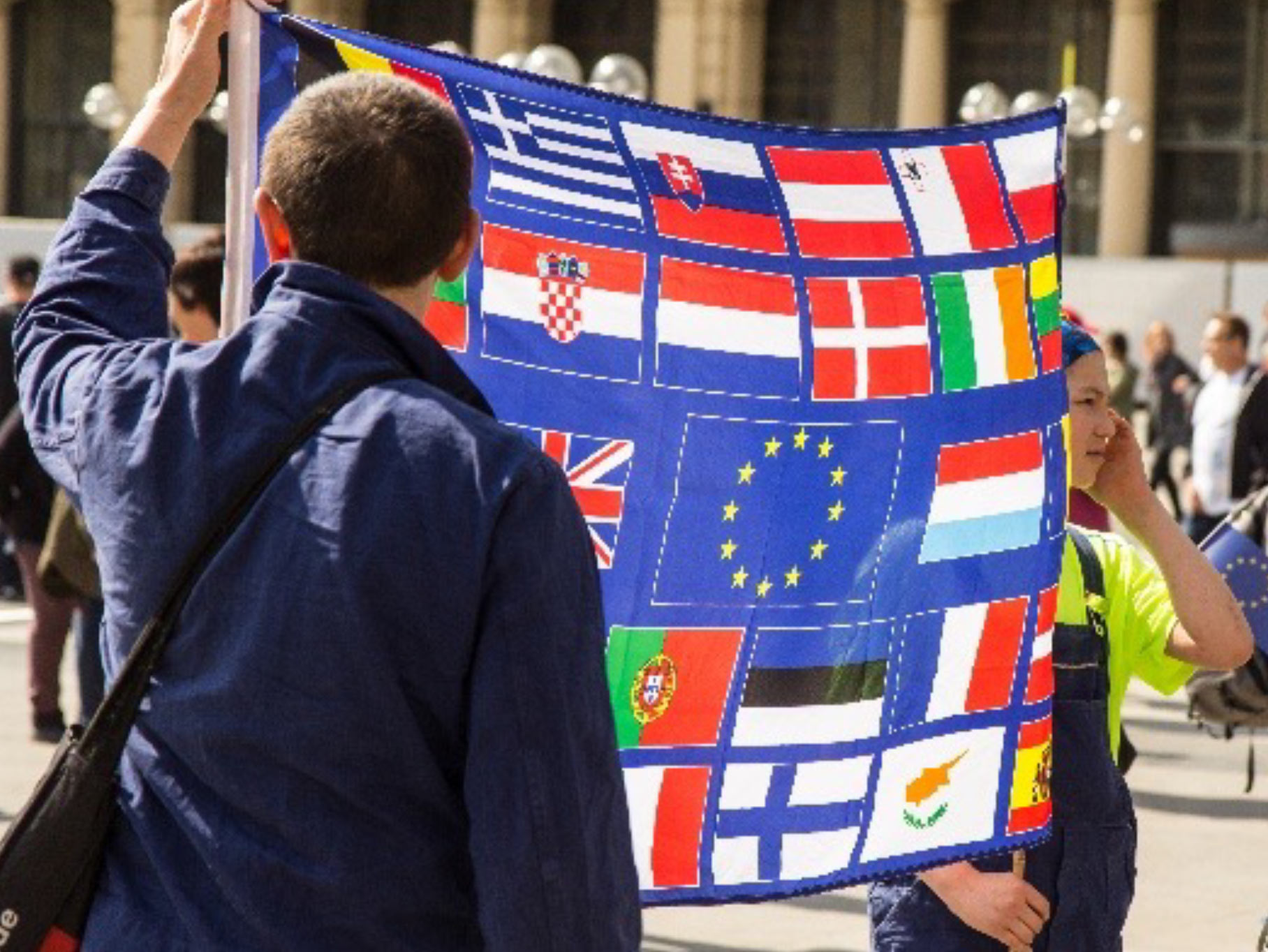 Multilateralism under Fire: How Public Narratives of Multilateralism and Ideals of a Border-Free World Repudiate the Populist Re-Bordering Narrative